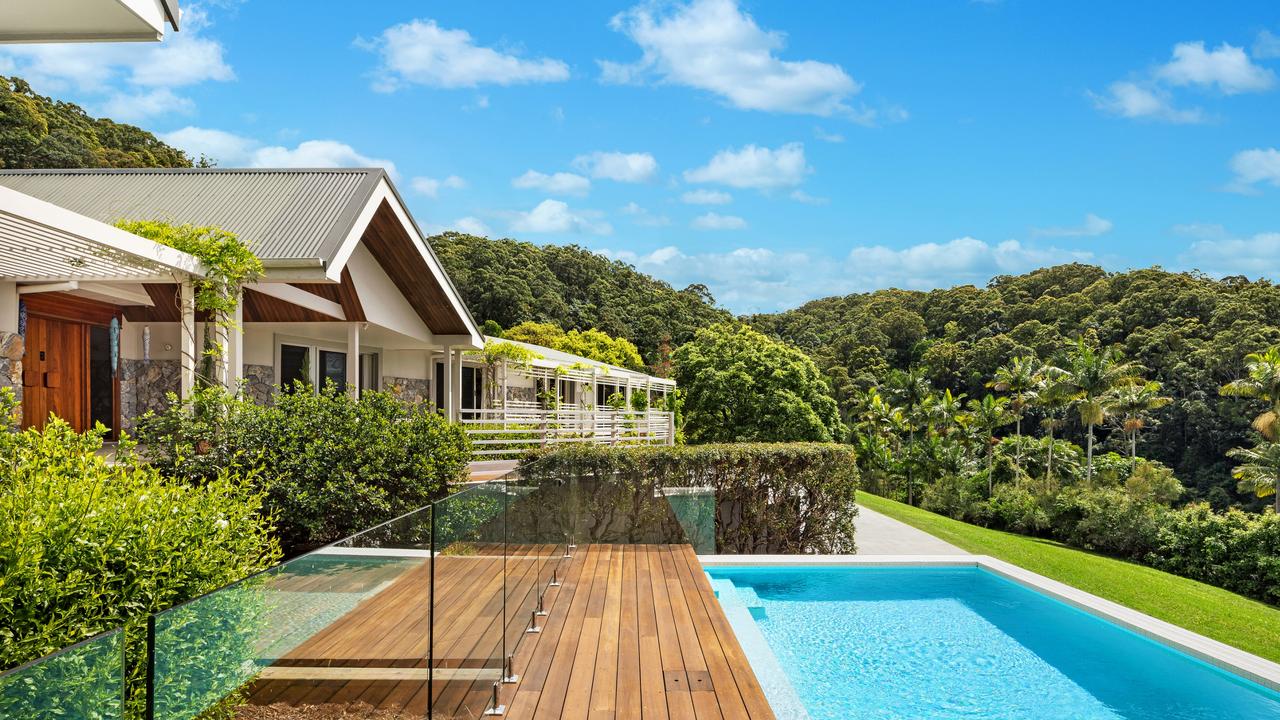 The property has a horizon edge pool