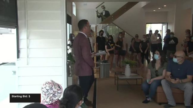 Replay: Brisbane house auctions - 73 Barton Rd, Hawthorne