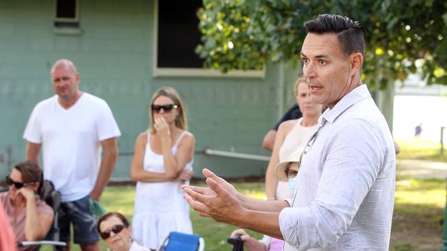 Cr Darren Taylor addressed Budds Beach residents’ concerns. Picture: Richard Gosling