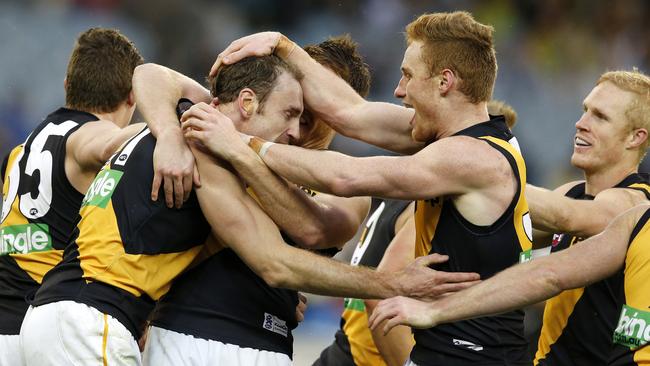 AFL Round 19: Hawthorn v Richmond, MCG. Shane Tuck goal,