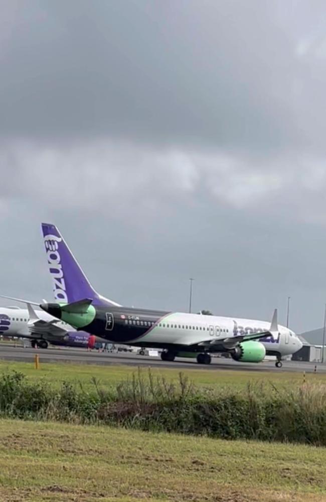 A Flair plane leased by Bonza has left the Sunshine Coast Airport bound for Hawaii.