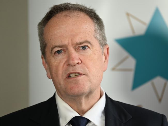 16/5/2023.  Minister for the National Disability Insurance Scheme and Government Services, Bill Shorten, visits Helenas Place, BestLife in Brisbane today to discuss NDIS Budget measures.  in Eight Mile Plains, Brisbane. pic Lyndon Mechielsen/Courier Mail