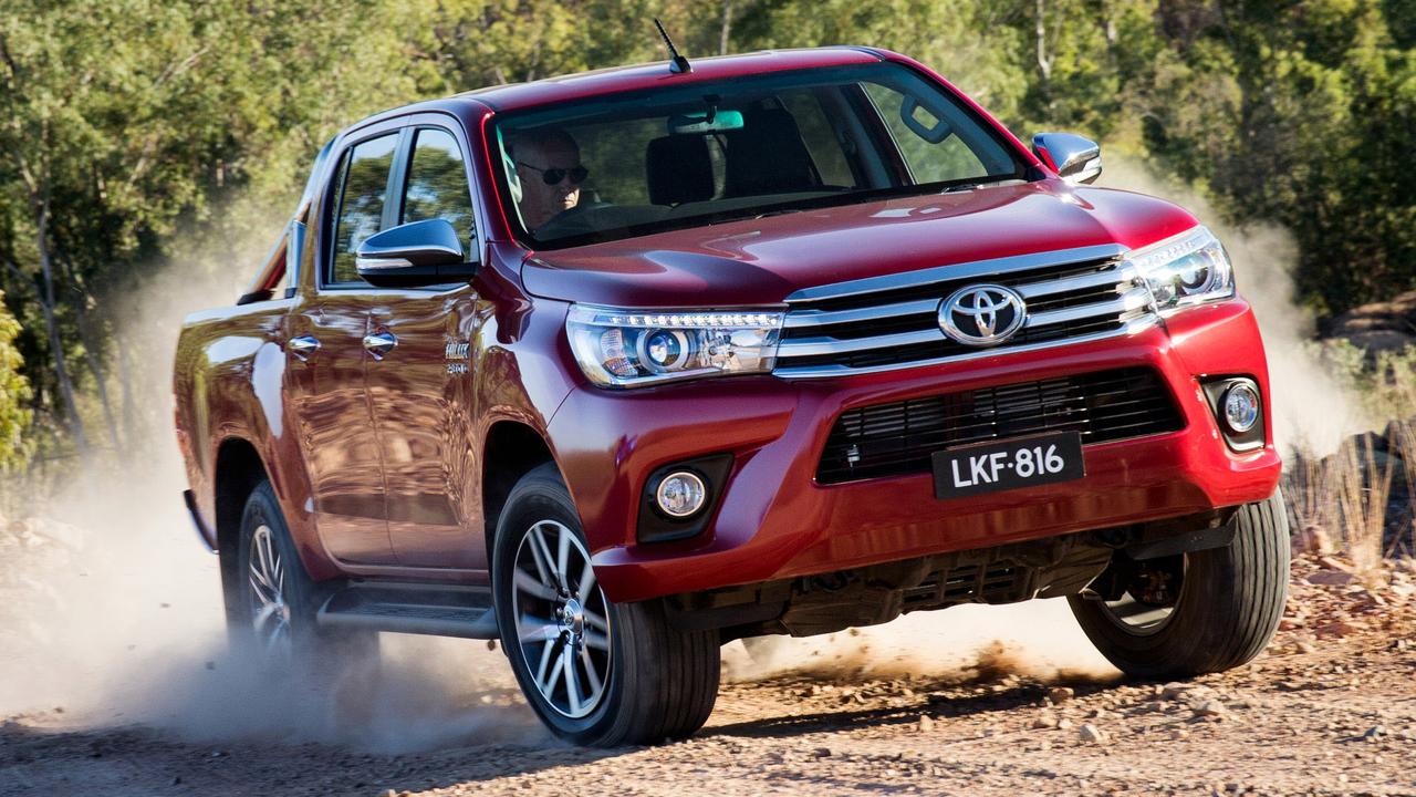 Тойота хавай. Toyota Hilux 2015. Hilux 2015. Тойота пикап Хайлюкс 2015. Внедорожники до 2 млн руб.