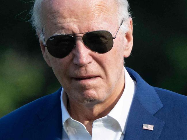 TOPSHOT - US President Joe Biden and First lady Jill Biden walk to the White House in Washington, DC, on July 7, 2024, as they return after attending campaign events in Pennsylvania. (Photo by Chris Kleponis / AFP)