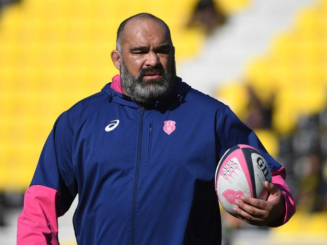 (FILES) In this file photo taken on February 18, 2017 Stade Francais's coach Simon Raiwalui looking on before the french Top 14 rugby union match between La Rochelle and Stade francais at the Marcel Deflandre stadium in La Rochelle, southwestern France. Former Fiji international Simon Raiwalui was on March 26, 2018 appointed as the Wallabies' new forwards coach and will assume the role once he wraps up his club duties with Biarritz in France. / AFP PHOTO / XAVIER LEOTY