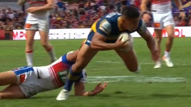 The Moment that saw the penalty try. Photo: Fox League