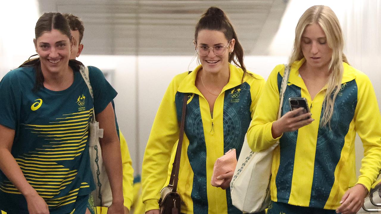 Olympians including Meg Harris and Kaylee McKeown back on home soil after an epic Olympics campaign. Picture: Liam Kidston