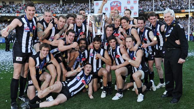 2010 Grand Final REPLAY. St Kilda v Collingwood. MCG. The victorious Collingwood team with the Premiership Cup.