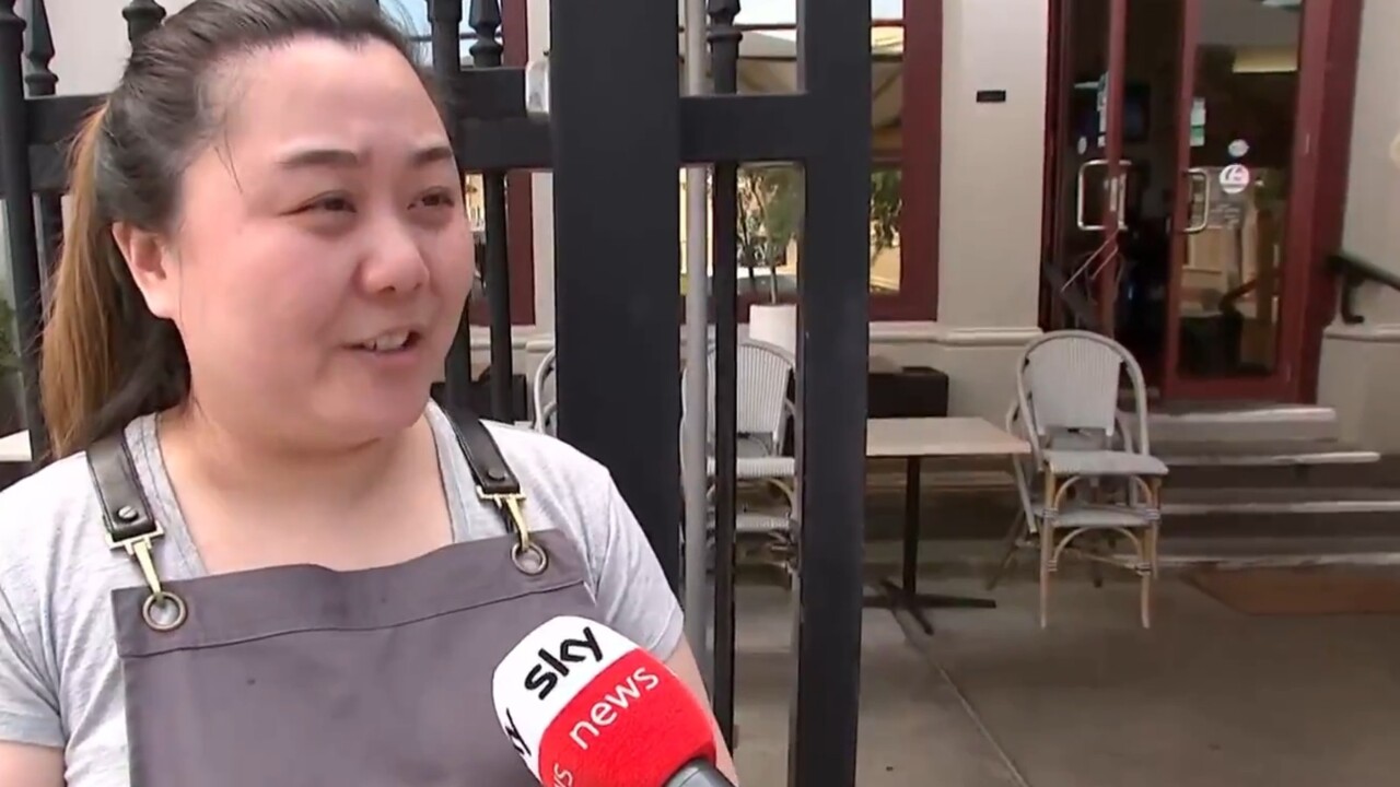 Echuca cafe remains open as residents prepare for more floods