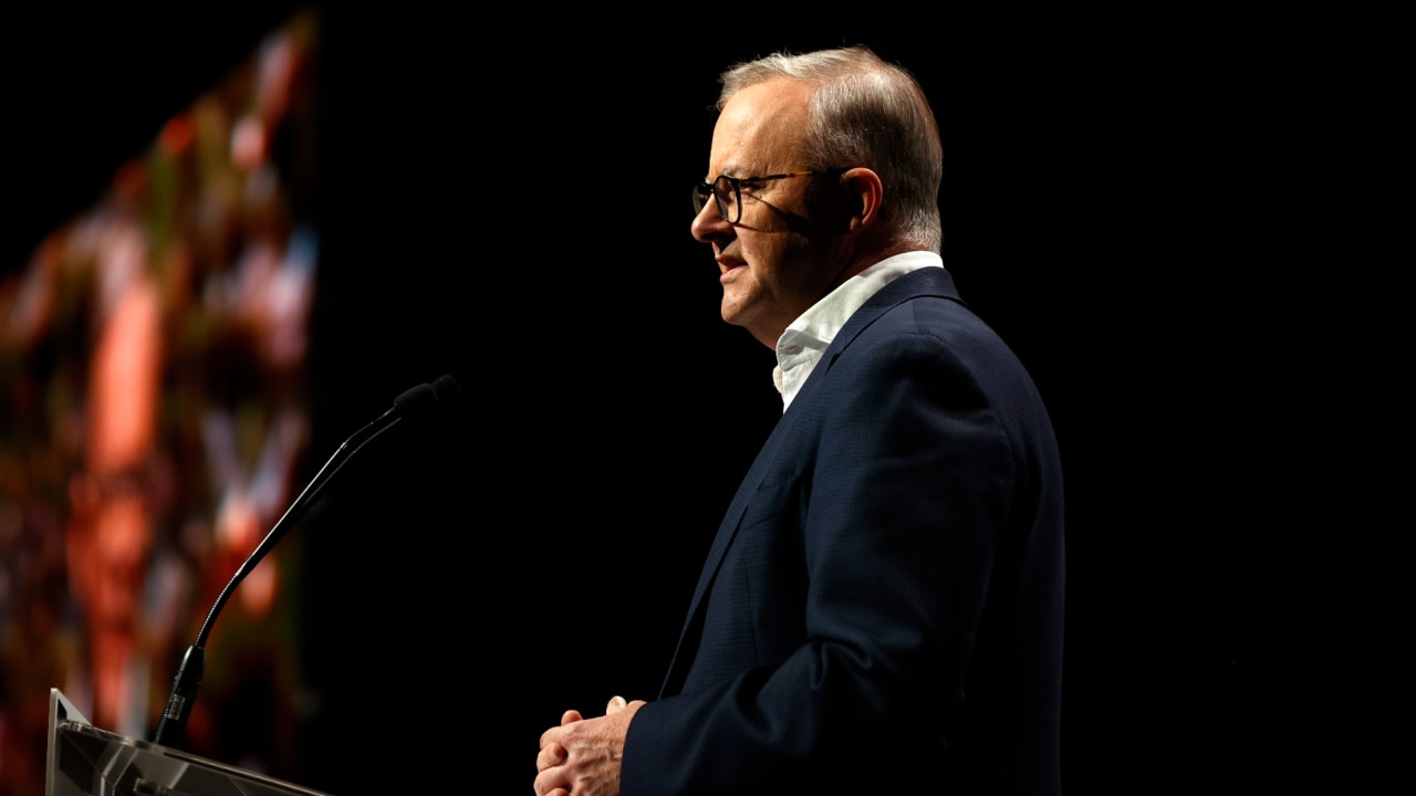 Albanese is confronted by farmers at the Tamworth 2023 Bush Summit