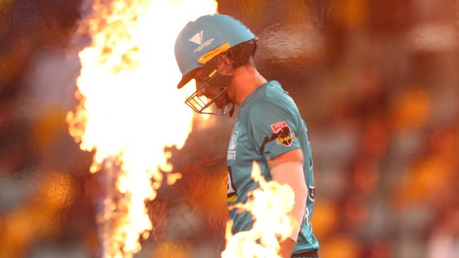 BRISBANE, AUSTRALIA - JANUARY 02: Joe Burns of the Heat leaves walks out to bat during the Big Bash League match between the Brisbane Heat and the Sydney Sixers at The Gabba, on January 02, 2021, in Brisbane, Australia. (Photo by Chris Hyde/Getty Images)