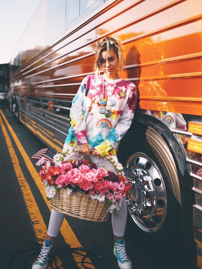 Miley Cyrus goes hard for PRIDE dressed in the hippiest outfit she could find. Picture: Miley Cyrus / Instagram