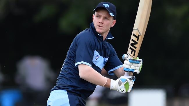 Andrew Chalkley in action for Kew.