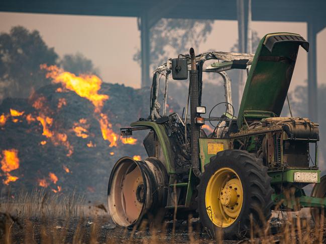 A fast moving grass fire impacts a farm, a railway line and destroys a shed and tractor just outside Rochester. Picture: Jason Edwards  Picture: Jason Edwards