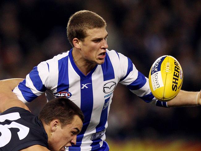 North Melbourne v Carlton. Etihad Stadium. Cameron Richardson and David Ellard do battle