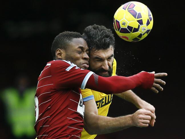 West Ham's Diafra Sakho, left, in action with Crystal Palace's Mile Jedinak during the English Premier League soccer match between West Ham United and Crystal Palace at the Boleyn Ground in London, Saturday, Feb. 28, 2015. (AP Photo/Kirsty Wigglesworth)