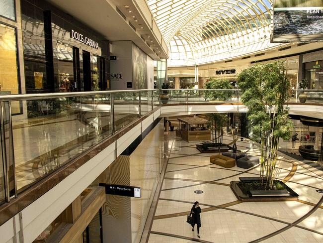 04/08/2020: Chadstone shopping centre is almost deserted as Melbourne retail stores prepare to close for 6 weeks.  Picture: David Geraghty