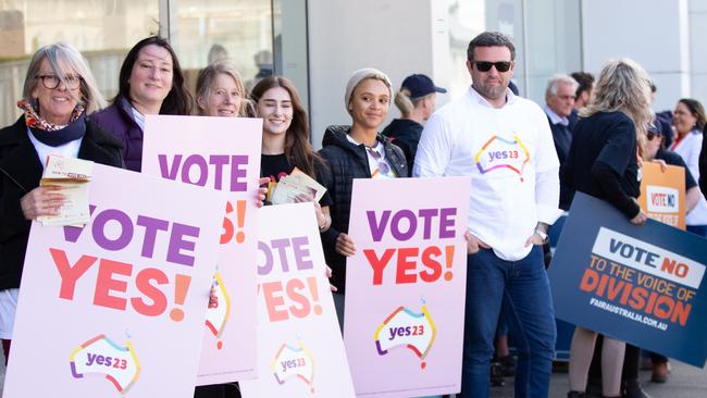 HOBART, AUSTRALIA, OCTOBER 7th, 2023. Yes and No campaigners at a polling booth in Hobart CBD.Picture: Linda Higginson