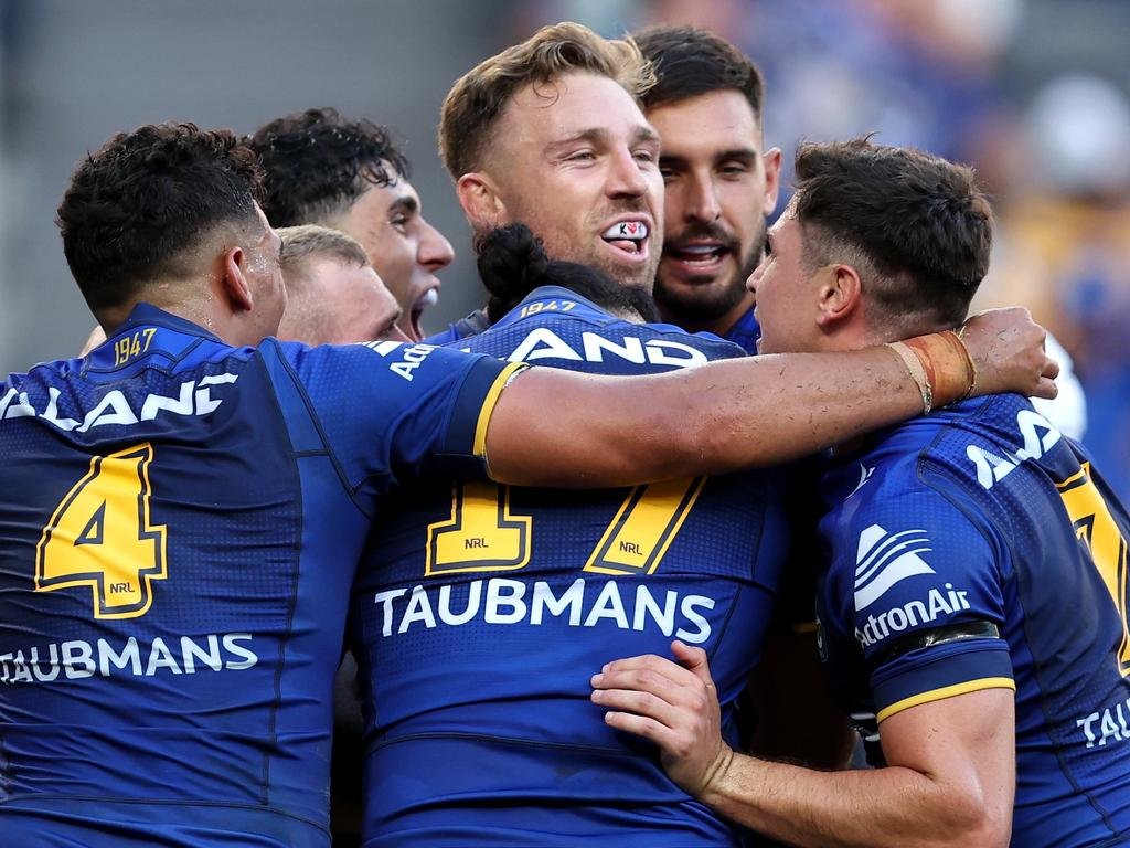 Bryce Cartwright is swarmed by his teammates. Picture: Brendon Thorne/Getty Images