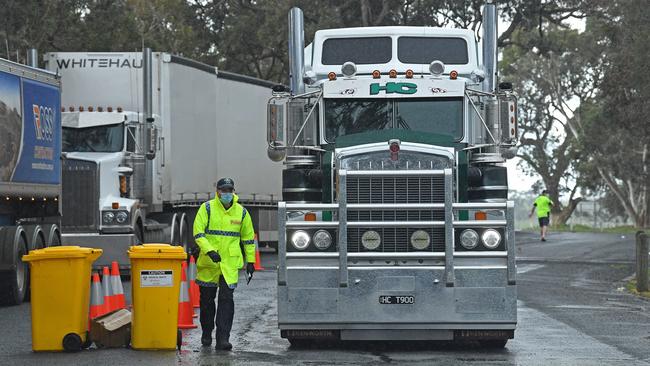 Police stopping trucks at the Victorian border near Bordertown. Picture: Tom Huntley