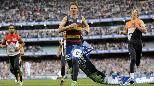 Patrick Dangerfield wins the halftime sprint at the 2011 Grand Final.