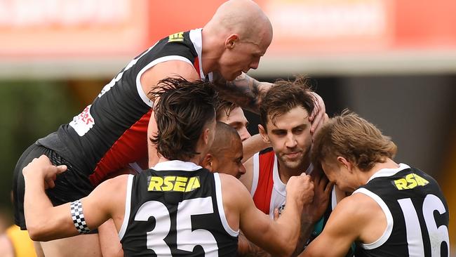 GOLD COAST, AUSTRALIA - SEPTEMBER 06: Ryan Abbott of the Saints celebrates kicking a goal with team mates during the round 16 AFL match between the St Kilda Saints and the Hawthorn Hawks at Metricon Stadium on September 06, 2020 in Gold Coast, Australia. (Photo by Matt Roberts/AFL Photos/via Getty Images)