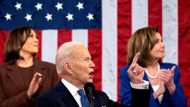 US Vice President Kamala Harris and House Speaker Nancy Pelosi applaud as President Joe Biden delivers his first State of the Union address.)