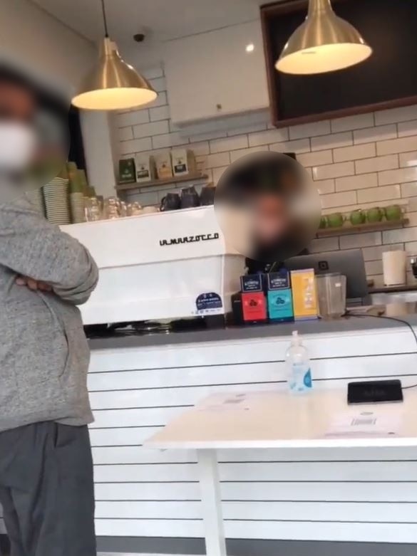 A stunned customer and the bartisa had to endure the anti-vaxxer’s rant.