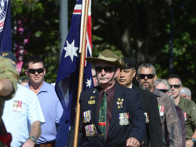 Anzac Day: Thousands march along The Strand and streets of Thuringowa ...