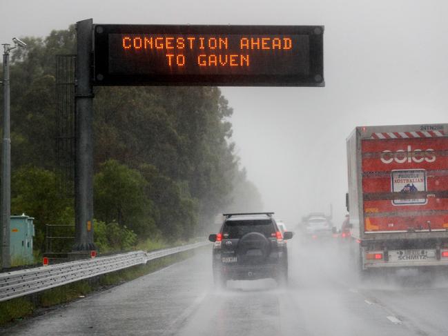 The M1 Highway at Mudgeeraba slows to a crawl after heavy rain caused partial flooding of north bound lanes. Picture: NCA NewsWire / Scott Powick