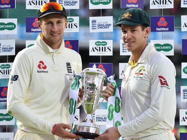 England's captain Joe Root (L) and Australia's captain Tim Paine hold the Ashes trophy during the presentation ceremony on the fourth day of the fifth Ashes cricket Test match between England and Australia at The Oval in London on September 15, 2019. - England won the fifth test by 135 runs and drew the series but Australia keeps The Ashes trophy. (Photo by Glyn KIRK / AFP) / RESTRICTED TO EDITORIAL USE. NO ASSOCIATION WITH DIRECT COMPETITOR OF SPONSOR, PARTNER, OR SUPPLIER OF THE ECB