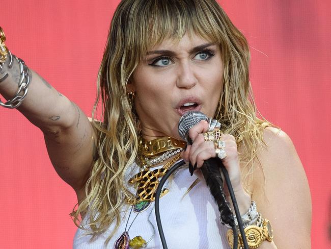 GLASTONBURY, ENGLAND - JUNE 30: Miley Cyrus performs on the Pyramid Stage on day five of Glastonbury Festival at Worthy Farm, Pilton on June 30, 2019 in Glastonbury, England. Glastonbury is the largest greenfield festival in the world, and is attended by around 175,000 people.  (Photo by Leon Neal/Getty Images)