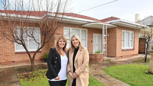 Teresa Santoro and her sister Mary Rossi at their mother's home at 6 Drummond St, Brooklyn Park. Picture: Keryn Stevens