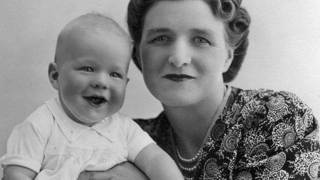 Pell with his mother Margaret Lillian in 1941.