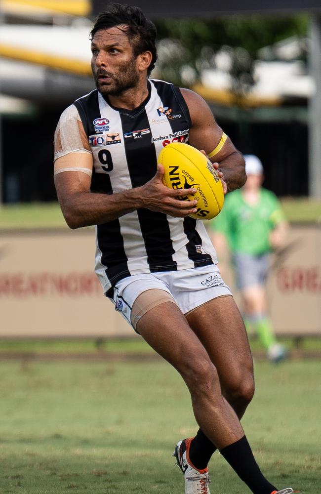 Shaun Wilson playing for the Palmerston Magpies in the 2024-25 NTFL season. Picture: Jack Riddiford / AFLNT Media