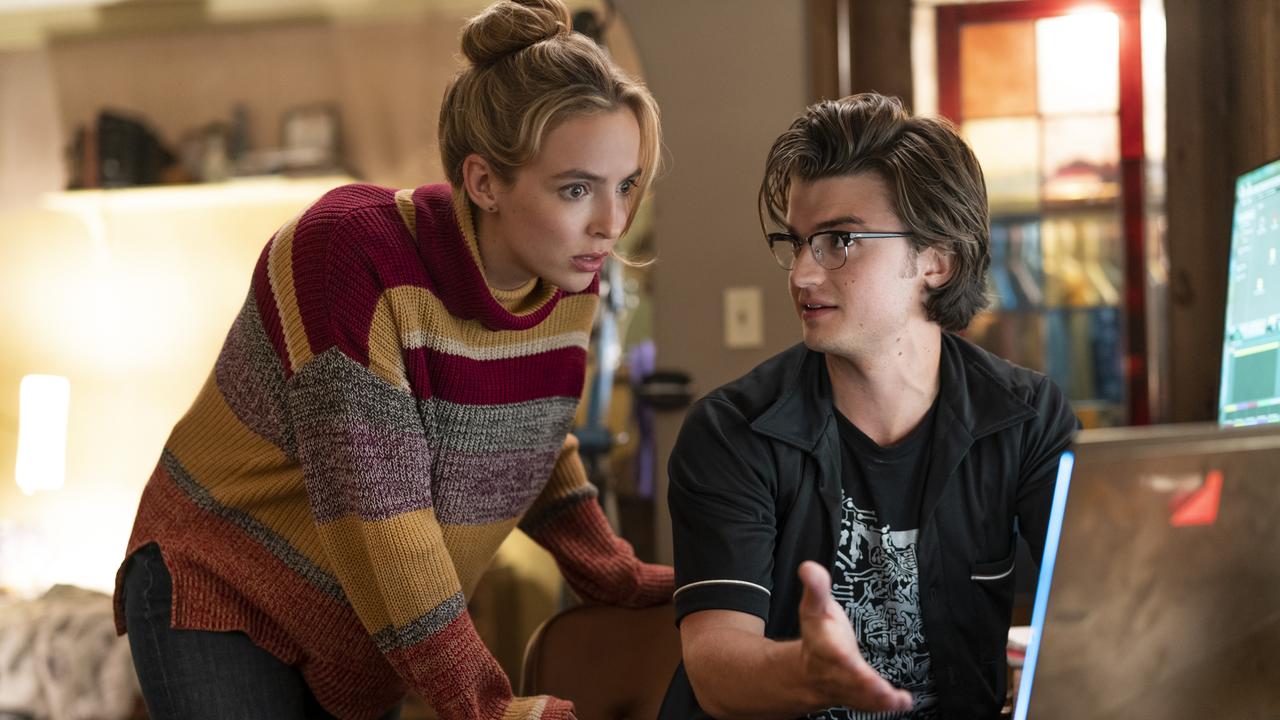 Jodie Comer in a scene with Joe Keery in the ‘real world’ part of Free Guy.