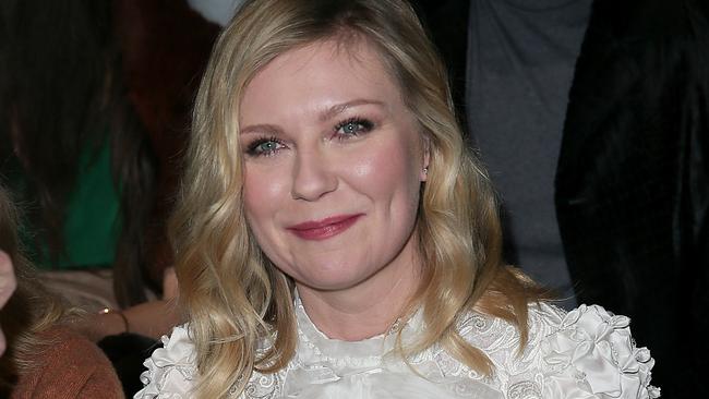 Kirsten Dunst flashes engagement ring from Jesse Plemons — and it’s ...