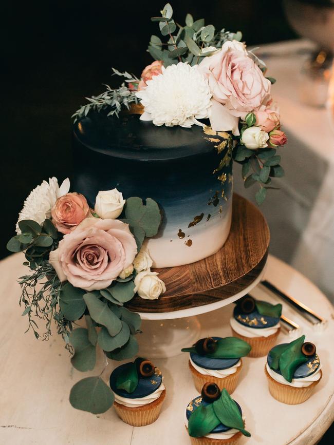 Cake trim: delicious and fresh, photography: Figtree Wedding Photography