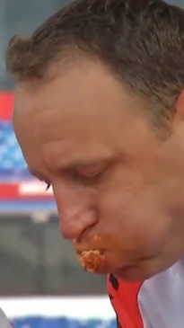 Aussie breaks world record for eating chicken wings