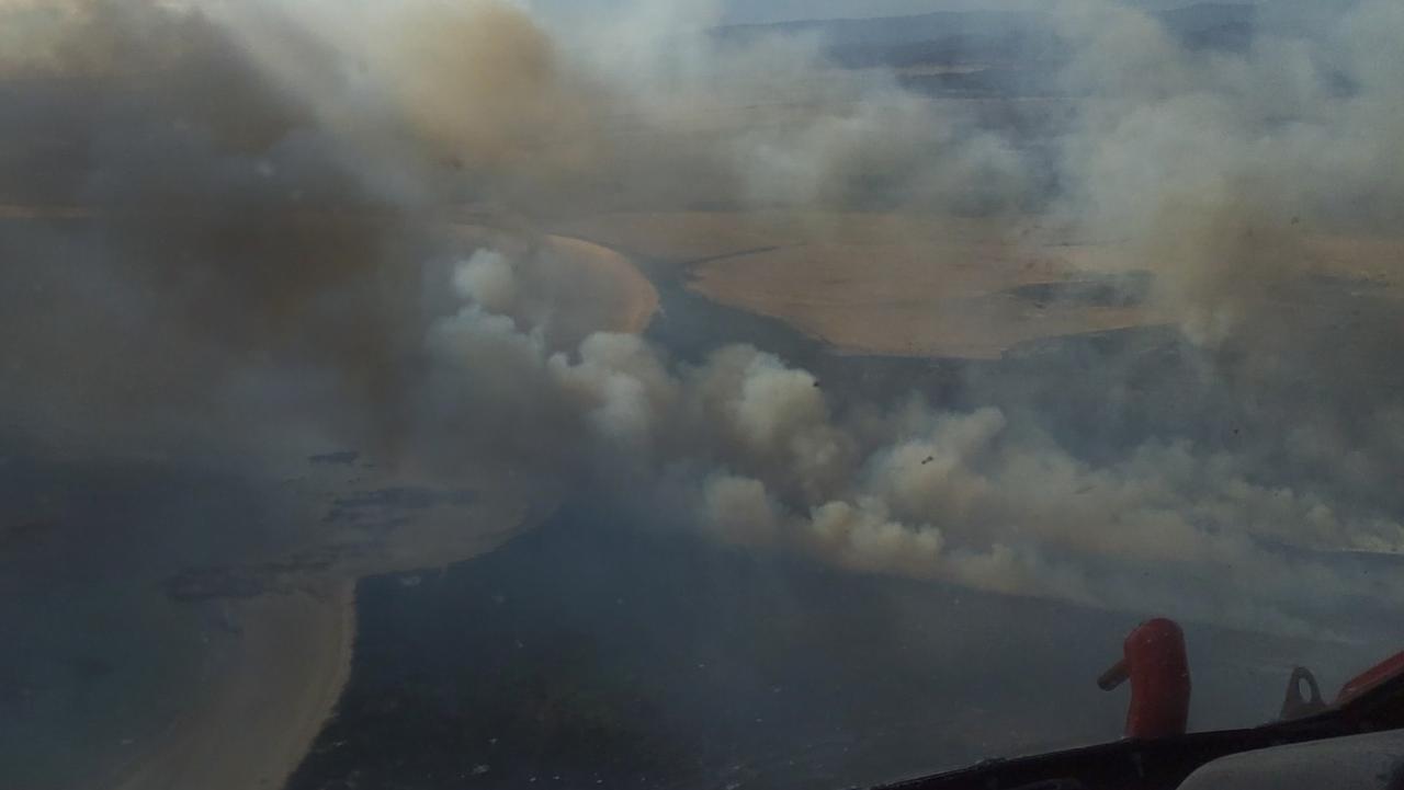 A bushfire burning at Tomahawk. Image: Tasmania Fire Service.