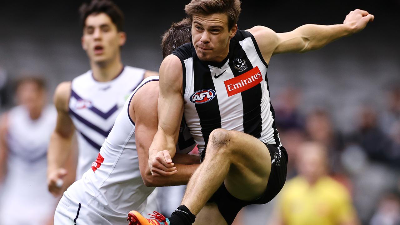 Josh Thomas sends the Magpies inside 50. Picture: Michael Klein