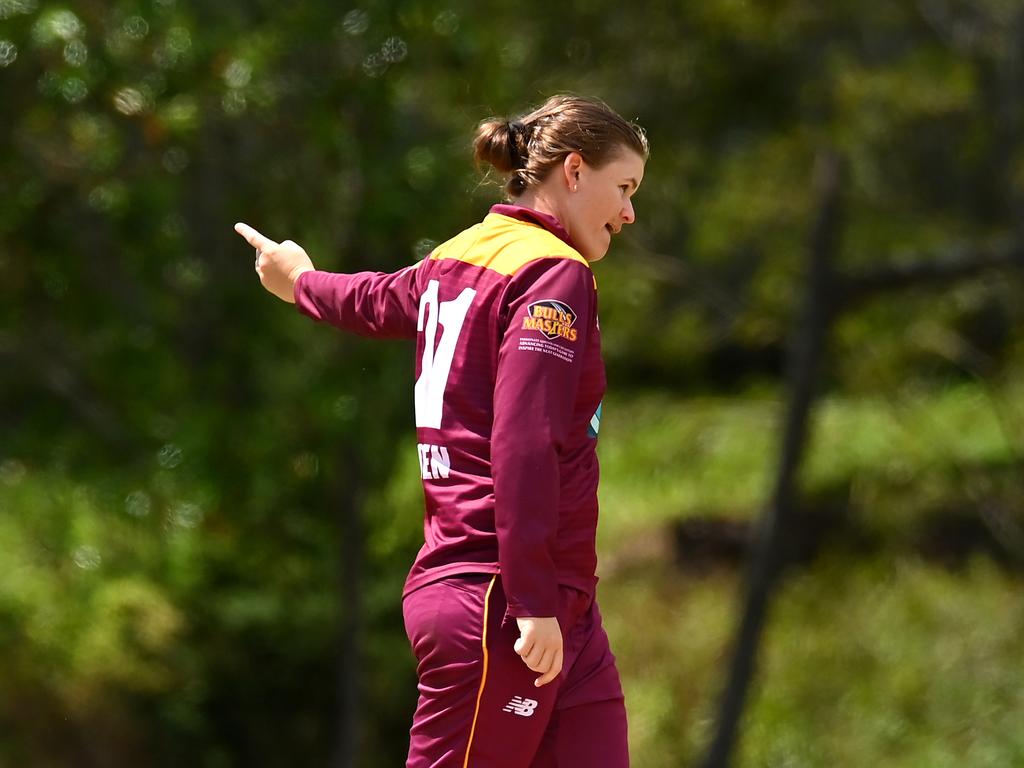 GOLD COAST, AUSTRALIA - OCTOBER 03: Jessica Jonassen of Queensland celebrates dismissing Chloe Rafferty of ACT during the WNCL match between Queensland and the Australian Capital Territory at Bill Pippen Oval, on October 03, 2022, in Gold Coast, Australia. (Photo by Albert Perez/Getty Images)