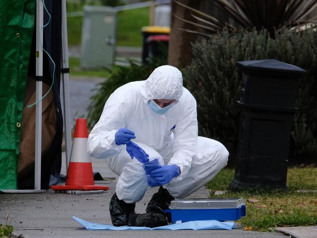 MELBOURNE, AUSTRALIA - NewsWire Photos MAY 8, 2023: Forensic police and homicide Squad detectives are investigating following the death of a man in Taylors Hill  Picture: NCA NewsWire /Luis Enrique Ascui