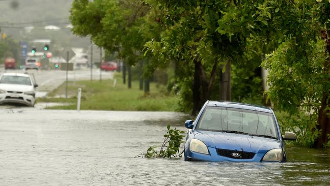 Sunday February 2. Heavy rain lashes Townsville causing flash flooding. Kings Road, Hyde Park. Picture: Evan Morgan