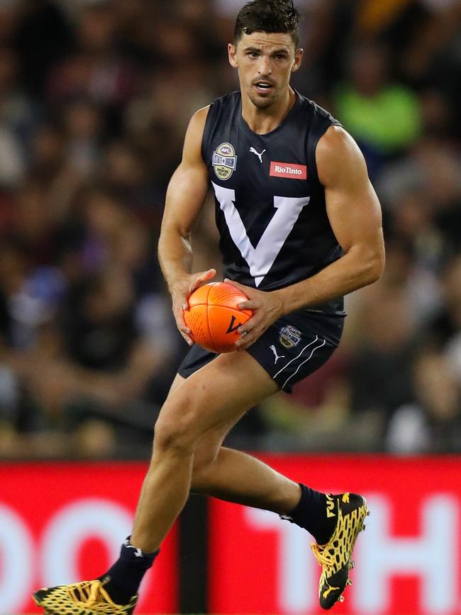 Collingwood skipper Scott Pendlebury takes possession for Victoria.