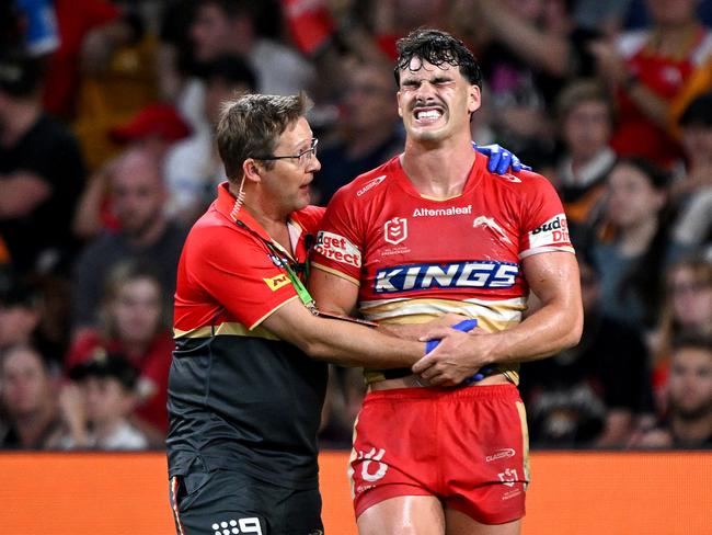 BRISBANE, AUSTRALIA - APRIL 06: Herbie Farnworth of the Dolphins grimaces as he leaves the field with an injury during the round 5 NRL match between the Dolphins and the Tigers at Suncorp Stadium, on April 06, 2024, in Brisbane, Australia. (Photo by Bradley Kanaris/Getty Images)