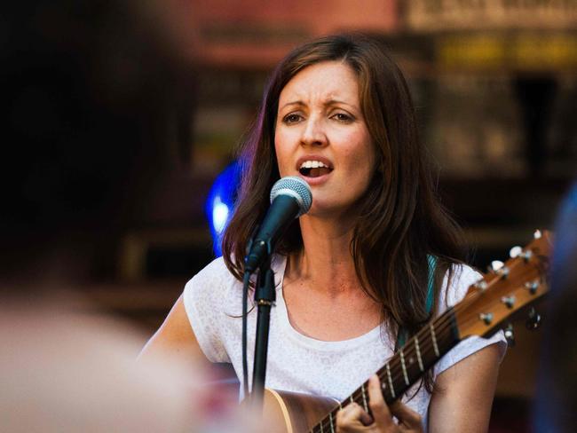 Kate Leahy singer songwriter will play at Rockhampton's Women in Voice