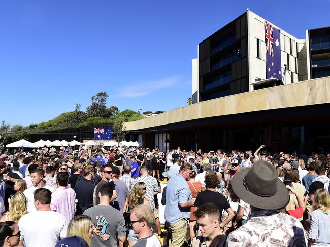 Anzac Day celebrations at Harbord Diggers, Freshwater, Sydney, Thursday, April 25, 2019. (AAP Image/Bianca De Marchi) NO ARCHIVING.