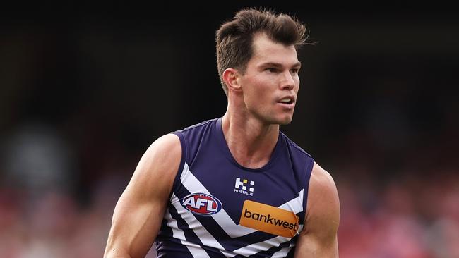 SYDNEY, AUSTRALIA - JUNE 29:  Jaeger O'Meara of the Dockers looks upfield during the round 16 AFL match between Sydney Swans and Fremantle Dockers at SCG, on June 29, 2024, in Sydney, Australia. (Photo by Matt King/AFL Photos/via Getty Images)