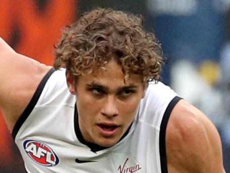 Charlie Curnow of the Blues reacts after being injured  during the Round 15 AFL match between the Fremantle Dockers and the Carlton Blues at Optus Stadium in Perth, Sunday, June 30, 2019. (AAP Image/Richard Wainwright) NO ARCHIVING, EDITORIAL USE ONLY